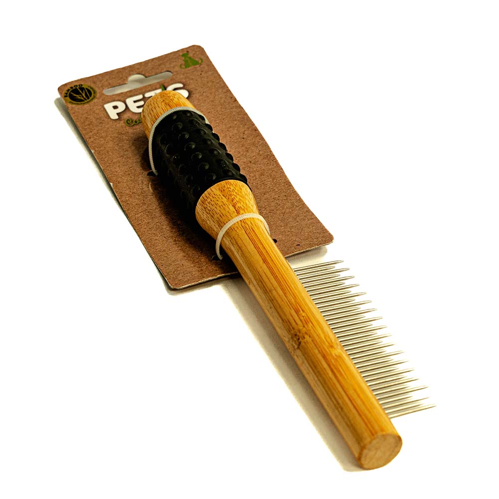 Bamboo brush for dogs and cats – Natural and effective detangling